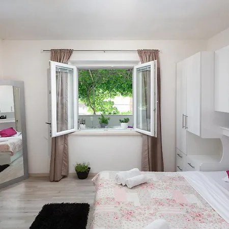Pleic Apartment *